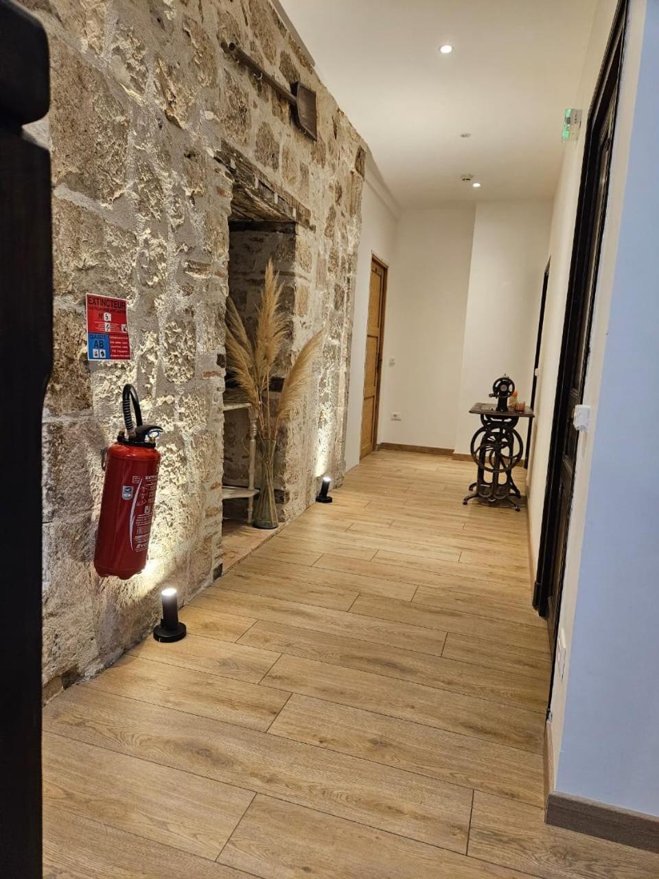 Le Beffroi Aparthotel Tournon-dʼAgenais Exterior foto
